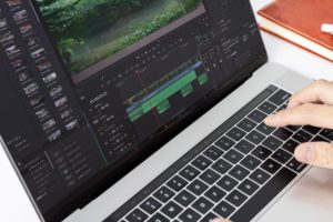 編集で視聴者を惹き込むためのタイミング調整